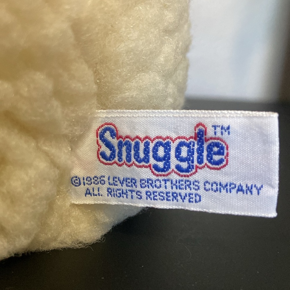 Vintage 1986 Snuggle Bear Hand Puppet: Adorable Cream Teddy Bear Plush - Picture 11 of 14
